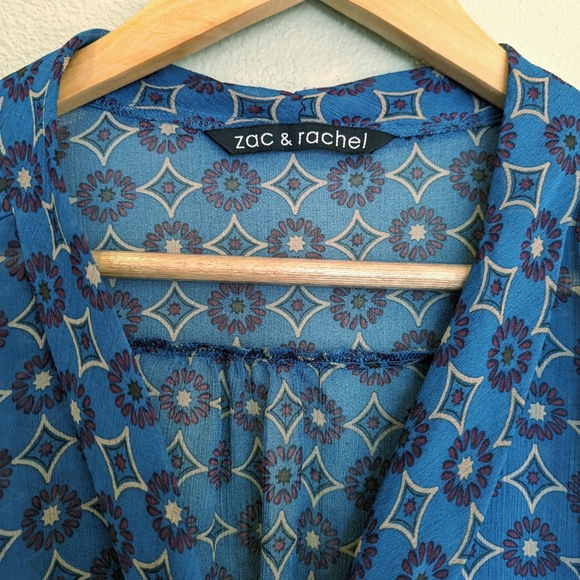 GEOMETRIC PRINT TOP! - Picture 3 of 8